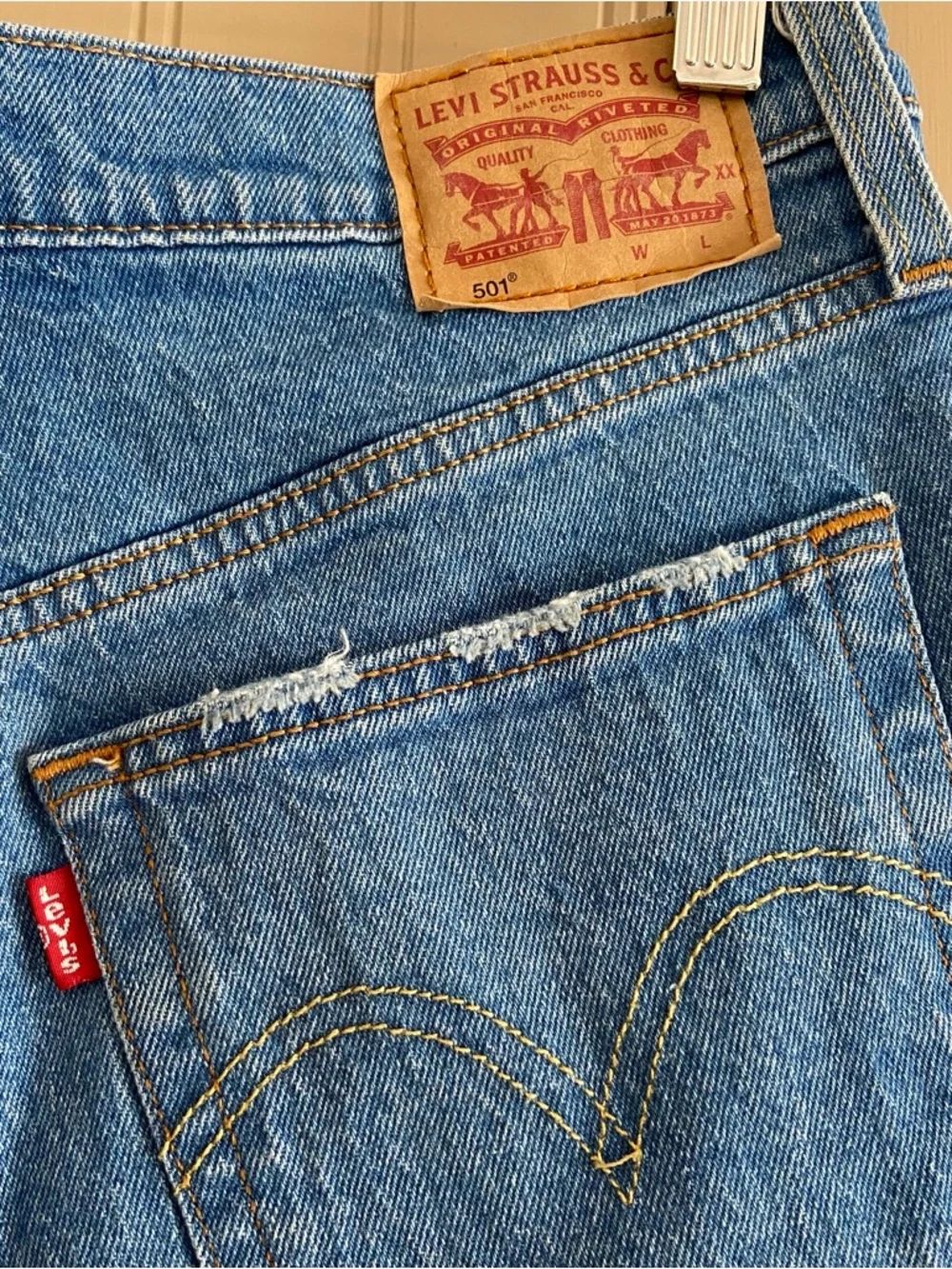 Levi’s 501 Original Cut Off Shorts Light Wash Blue Distressed Jeans Women’s 29 - Picture 5 of 7